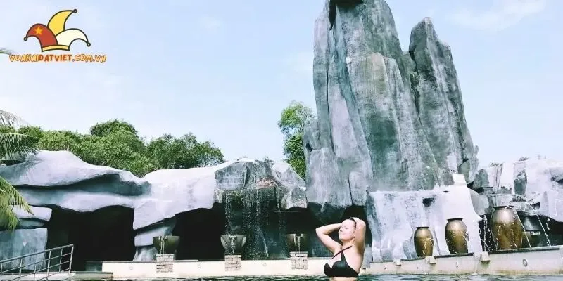 Review du lịch cười ra nước mắt vì gặp những người bạn "khó đỡ"
