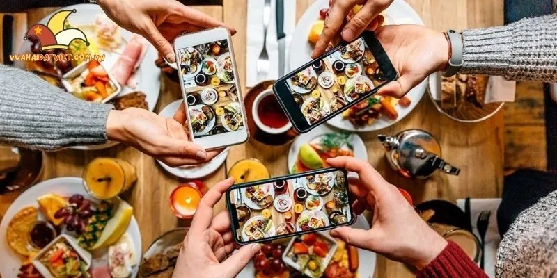 Tại sao review quán ăn theo phong cách hài hước lại được yêu thích?